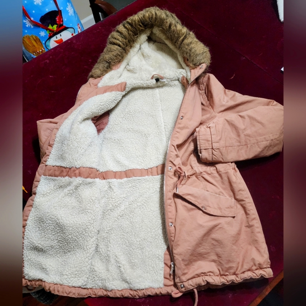 H&M Divided Women's Sherpa line Puffer Hoodie Jacket / coat Dusty rose color